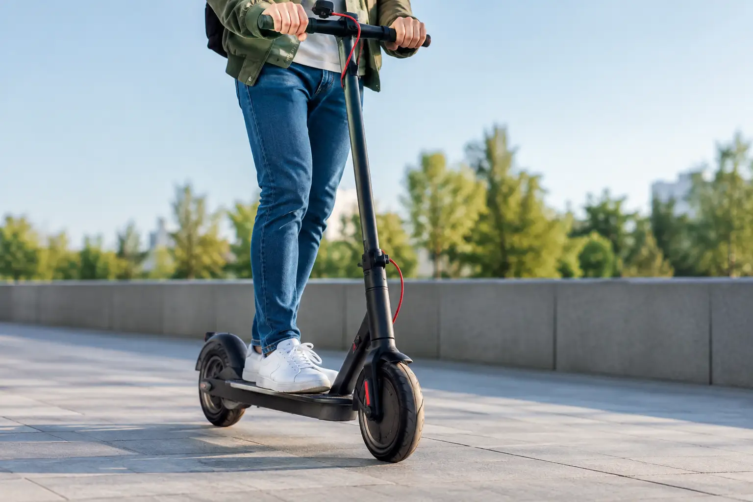 Pourquoi votre trottinette vibre en roulant